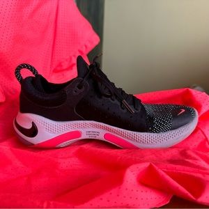 Nike Women's BLACK Joyride Run Flyknit Runner size 6.5